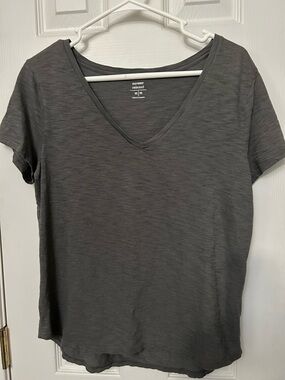 Old Navy Gray V-Neck Short Sleeve Tee